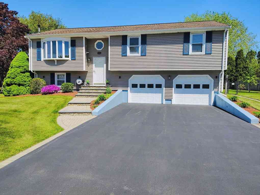 Homes For Sale - 166 Mohawk Dr<br/> Seekonk, MA 02771