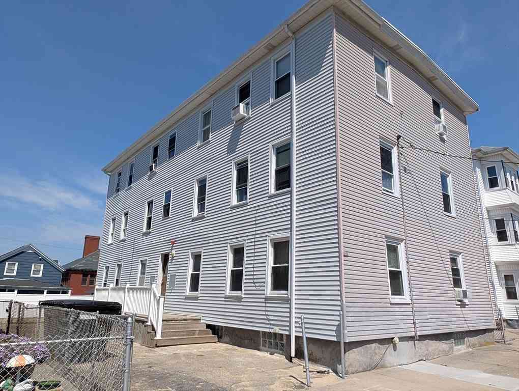 Homes For Rent - 131 Thomas St<br/> Fall River, MA 02723