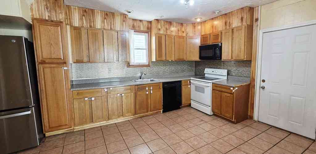 Apartment For Rent - 82 Garfield Avenue #1<br/> Revere, MA 02151