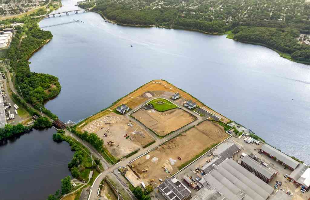 Condo For Sale - 141 East Point Drive #307<br/> East Providence, RI 02916
