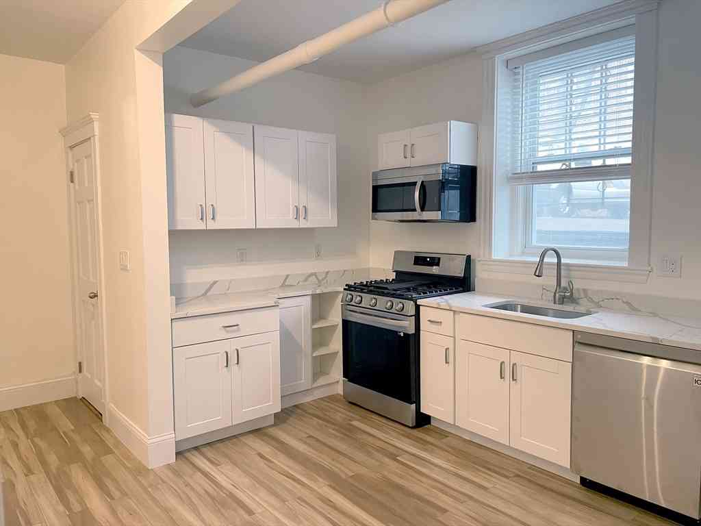 Condo For Rent - 15 Thatcher St #B<br/> Brookline, MA 02446