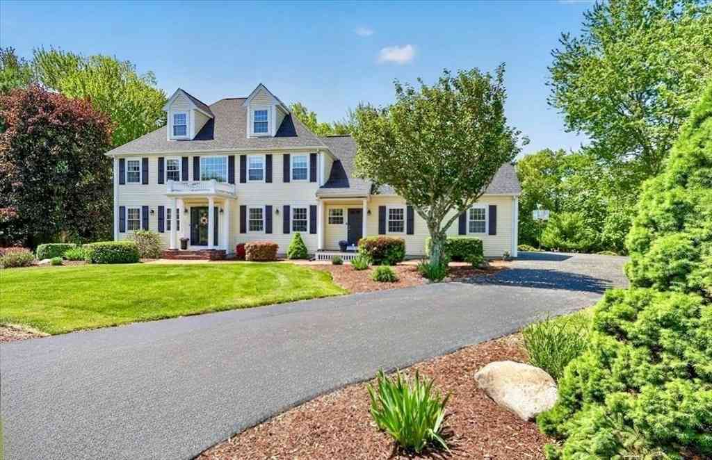 Homes For Sale - 22 Nardone Circle<br/> Plymouth County, Abington, MA 02351