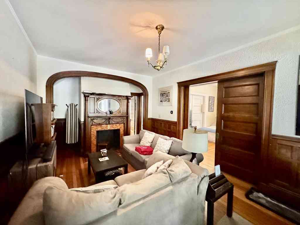 Apartment For Rent - 16 Kenwood #1<br/> Brookline, MA 02446