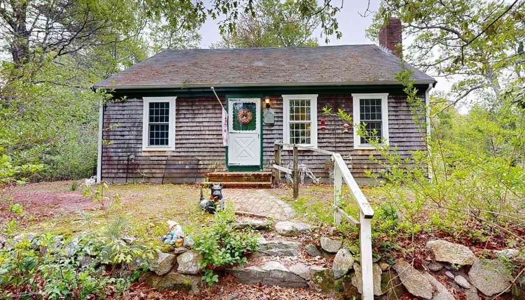 Homes For Sale - 14 Chapel Rd<br/> Plymouth County, Mattapoisett, MA 02739