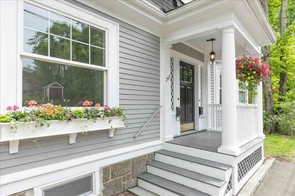 Homes For Rent - 247 Hale St #2<br/> Beverly, MA 01915