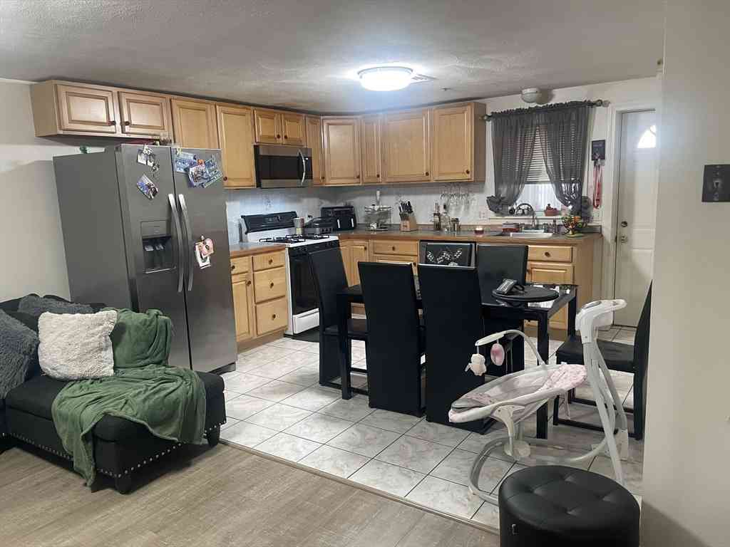 Apartment For Rent - 271 Jefferson Avenue #2B<br/> Salem, MA 01970