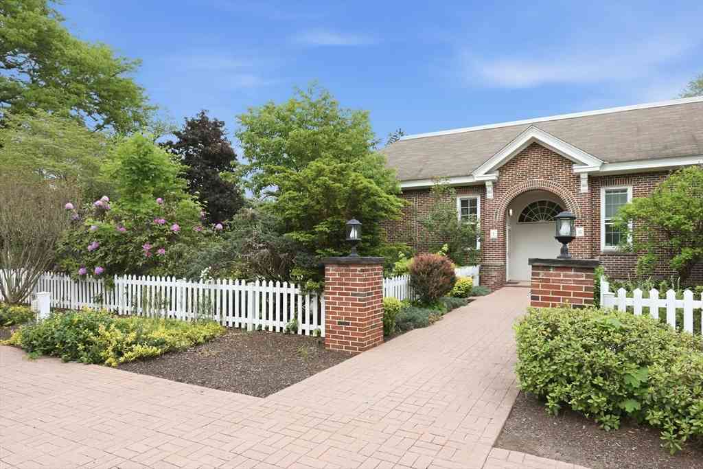 Condo For Sale - 165 Converse Street #1<br/> Longmeadow, MA 01106