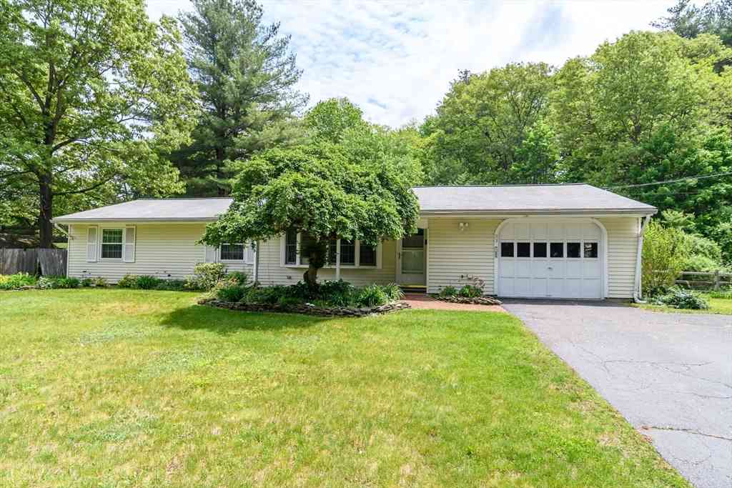 Homes For Rent - 33 Eisenhower Rd<br/> Framingham, MA 01701
