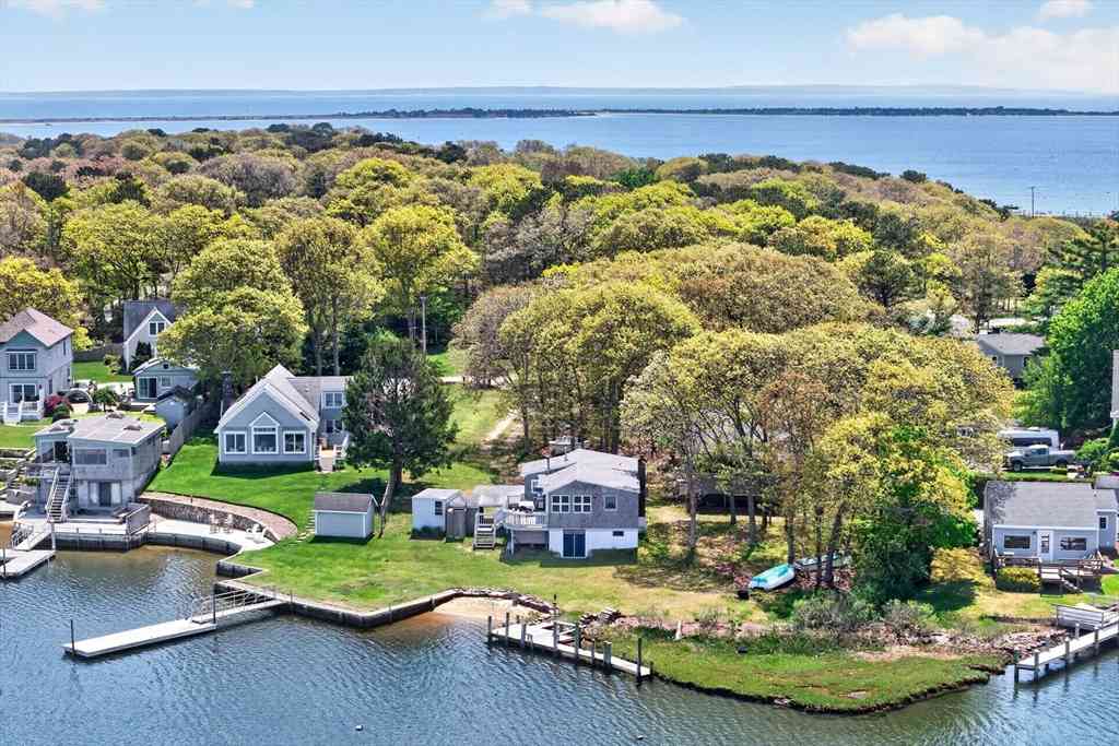 Homes For Sale - 11 Clamshell Ln<br/> Mashpee, MA 02649