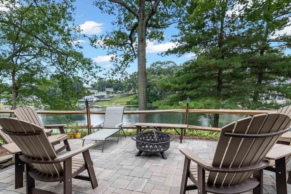 Homes For Sale - 105 Lakeview Street<br/> Southwick, MA 01077
