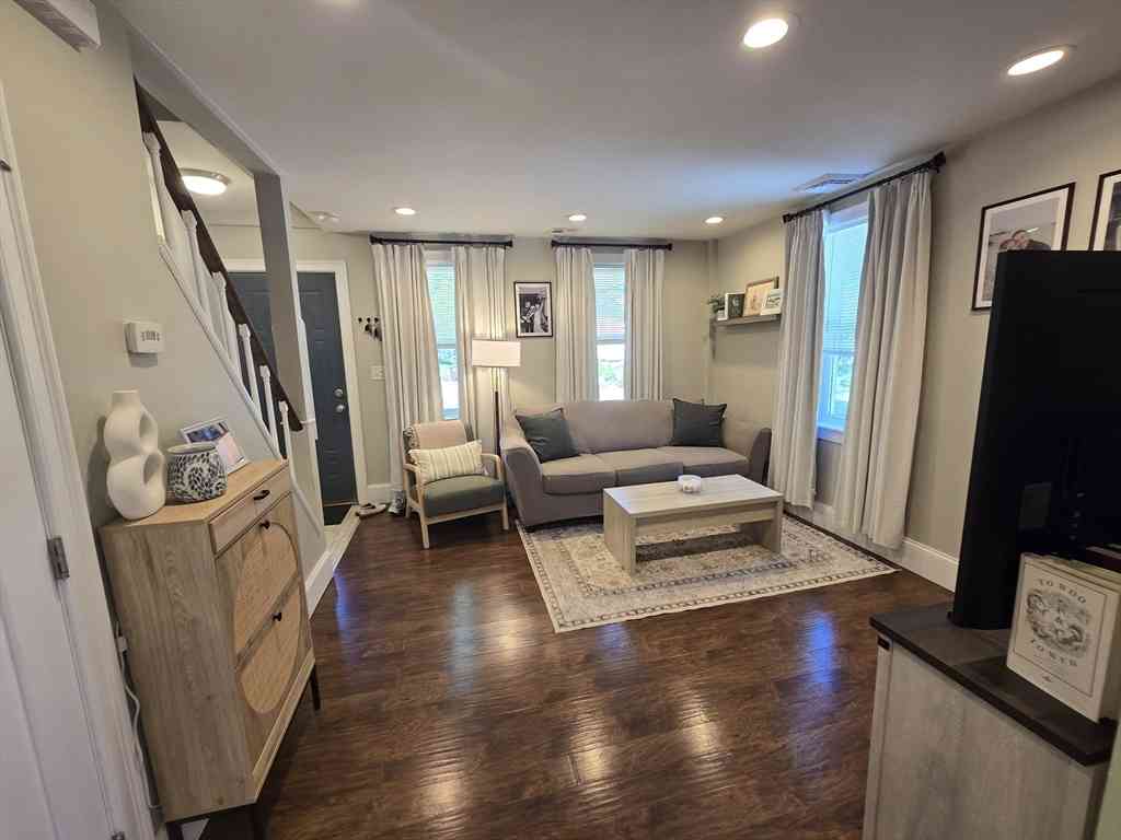 Apartment For Rent - 21-23 Shaw St #23<br/> Weymouth, MA 02191