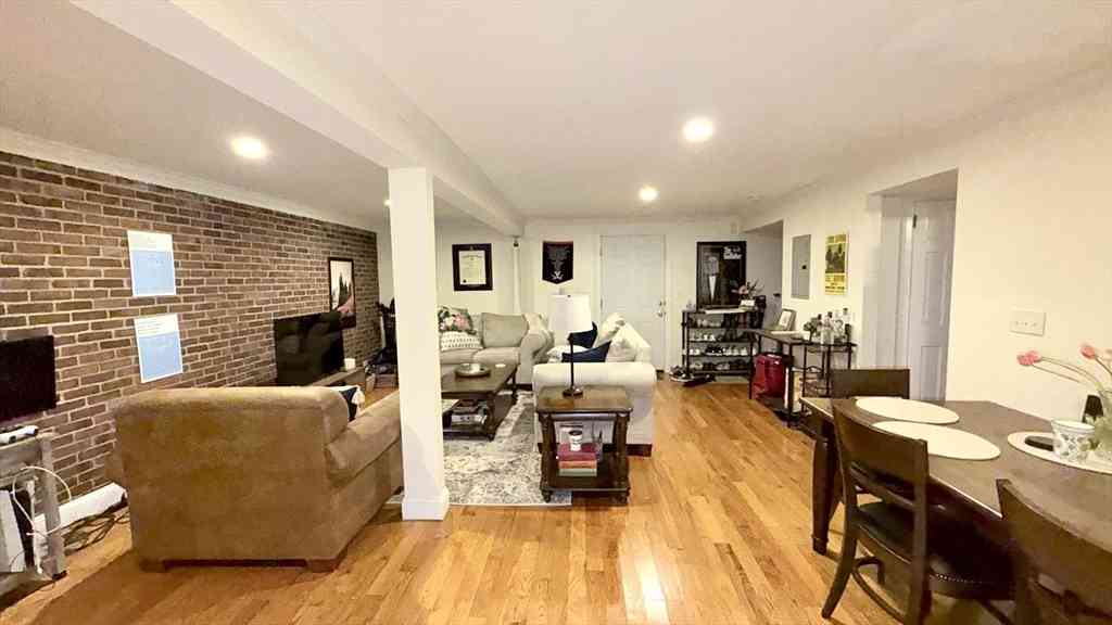 Apartment For Rent - 8 Kenwood St #B<br/> Cambridge, MA 02141