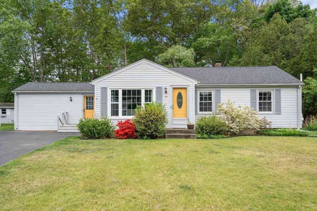 Homes For Sale - 24 Barberry Drive<br/> Seekonk, MA 02771