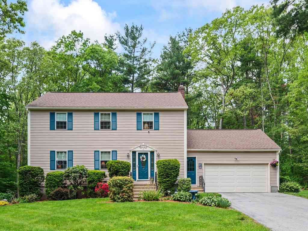 Homes For Sale - 3 Oakwood Dr<br/> Worcester County, Webster, MA 01570