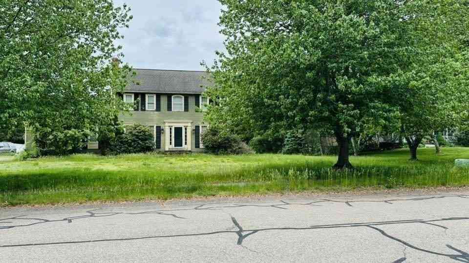 Homes For Sale - 4 Canoe River Rd<br/> Bristol County, Easton, MA 02334
