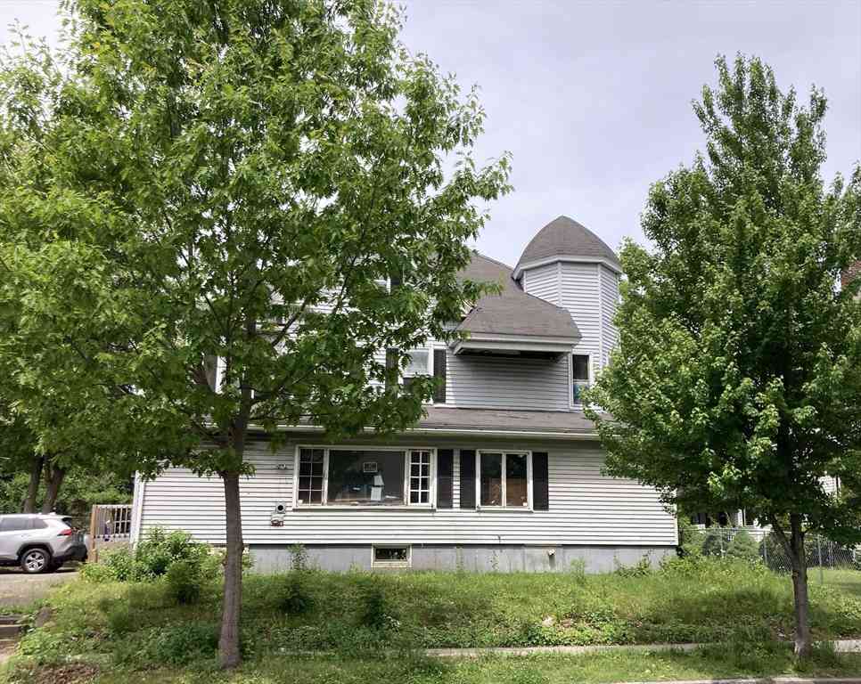 Homes For Rent - 223 Elm<br/> Holyoke, MA 01040