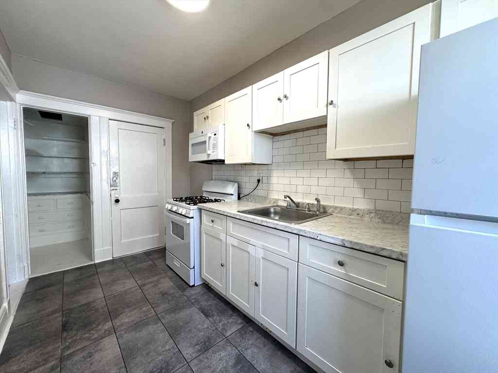 Apartment For Rent - 15 Huss Ct #101<br/> Lynn, MA 01905