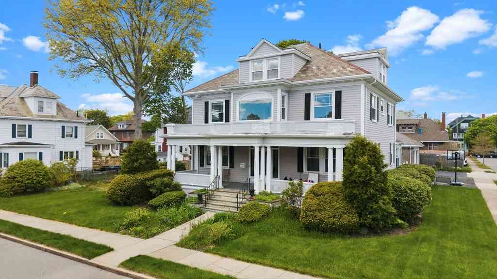 Homes For Sale - 293 Hawthorn St<br/> New Bedford, MA 02740