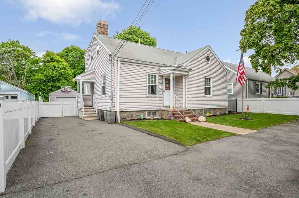 Homes For Sale - 11 Otis St<br/> Lynn, MA 01904
