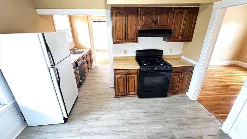 Apartment For Rent - 12 Michigan Ave #2<br/> Lynn, MA 01902