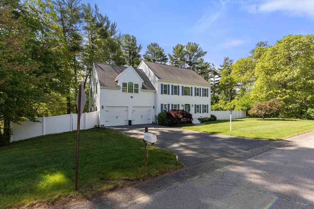 Homes For Sale - 86 Shallow Pond Lane<br/> Plymouth, MA 02360