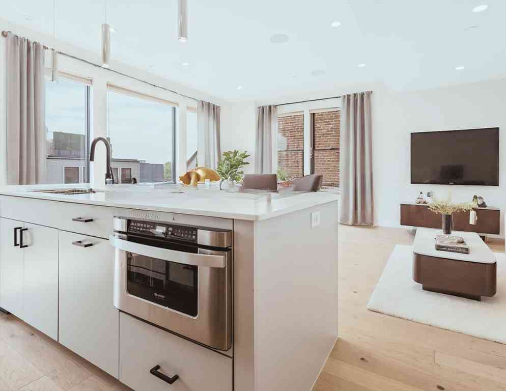 Condo For Sale - 340 W 2nd St #PH21<br/> Boston, MA 02127