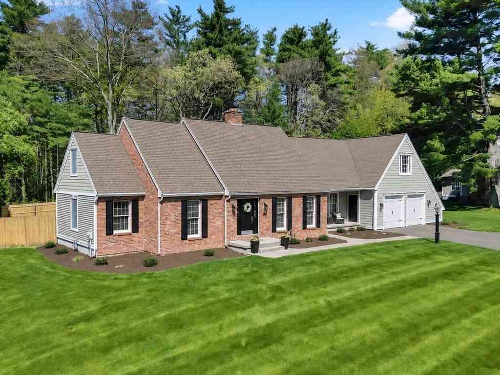 Homes For Sale - 96 Sanford St<br/> Hampden County, East Longmeadow, MA 01028