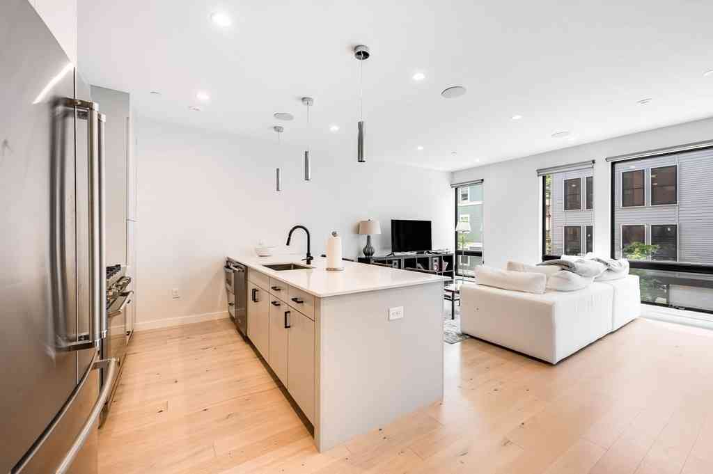 Condo For Sale - 340 W 2nd St #3<br/> Boston, MA 02127