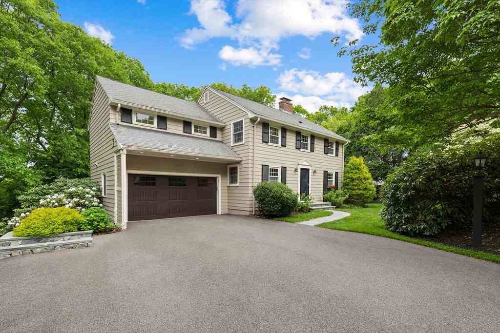 Homes For Sale - 105 Thornberry Rd<br/> Winchester, MA 01890