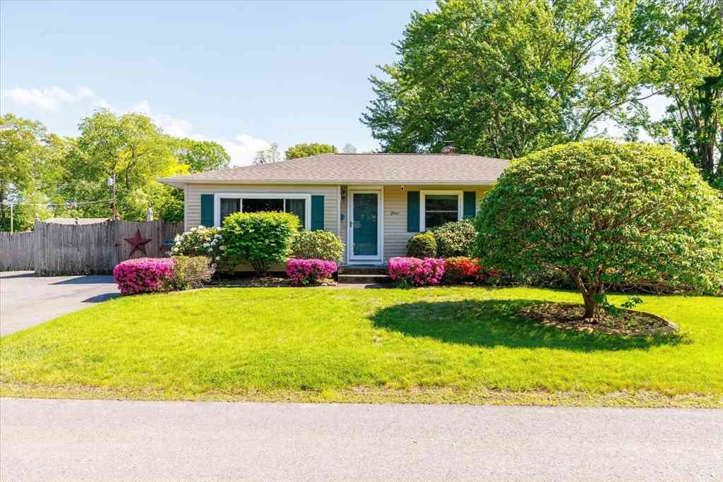 Homes For Sale - 8 Horseshoe Dr<br/> Auburn, MA 01501