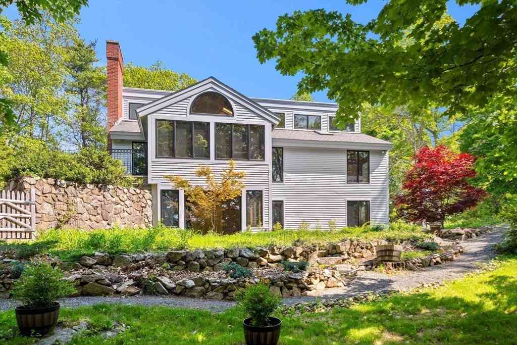 Homes For Sale - 3 Whitman Pl<br/> Beverly, MA 01915