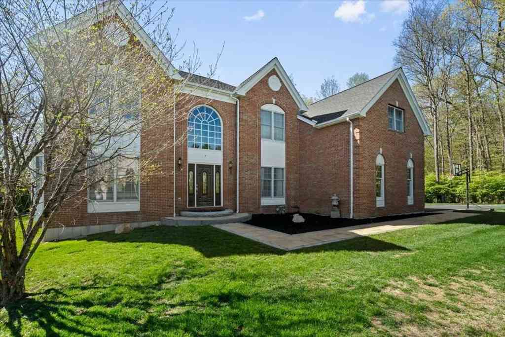 Homes For Sale - 7 Dickinson Circle<br/> Shrewsbury, MA 01545