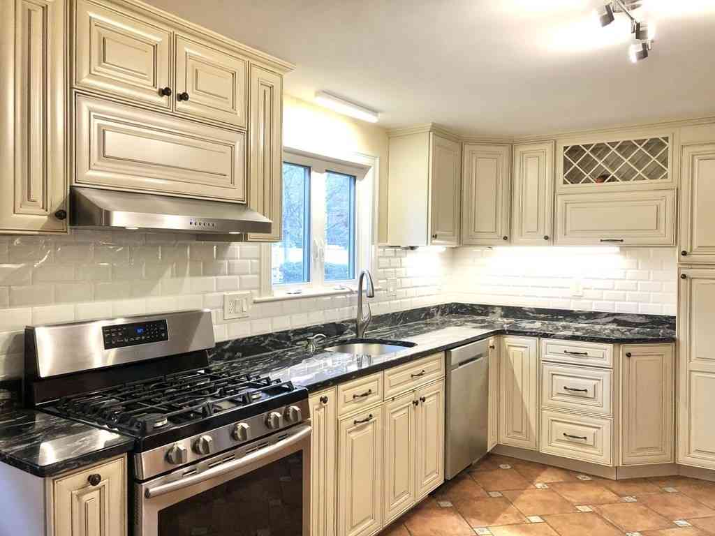 Homes For Rent - 85 Alba Rd<br/> Wellesley, MA 02481