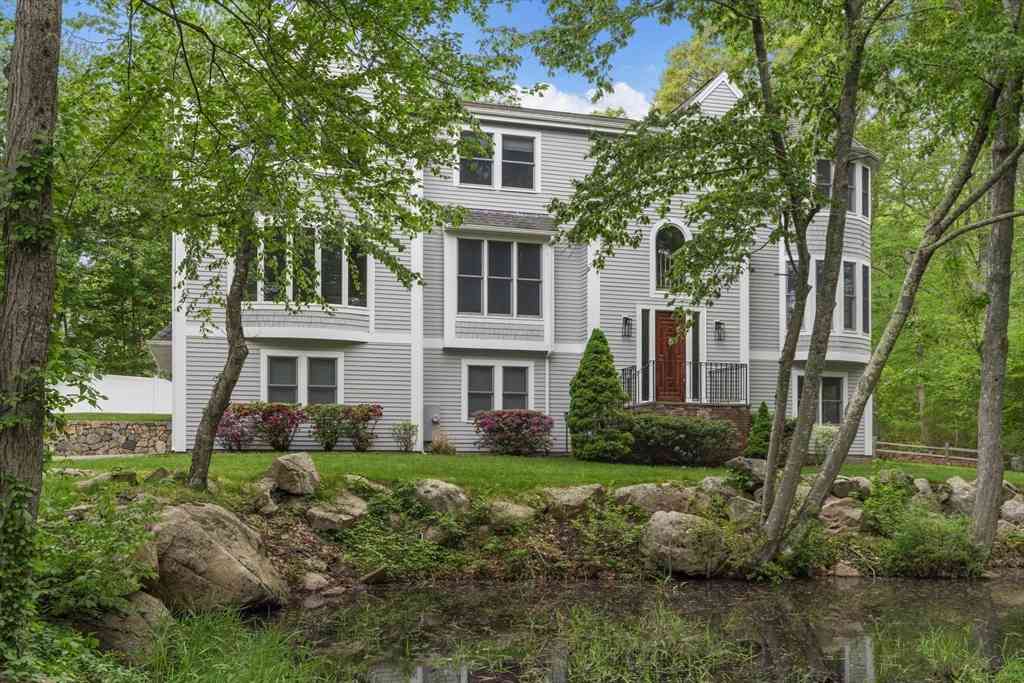 Homes For Sale - 10 Heritage Ln<br/> Norfolk County, Cohasset, MA 02025
