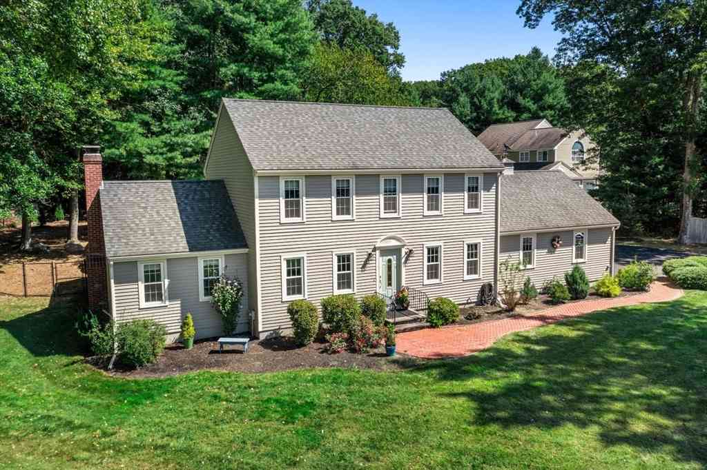 Homes For Sale - 3 Jonathans Way<br/> Worcester County, Upton, MA 01568