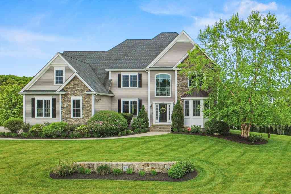 Homes For Sale - 14 Amber Dr<br/> Wrentham, MA 02093