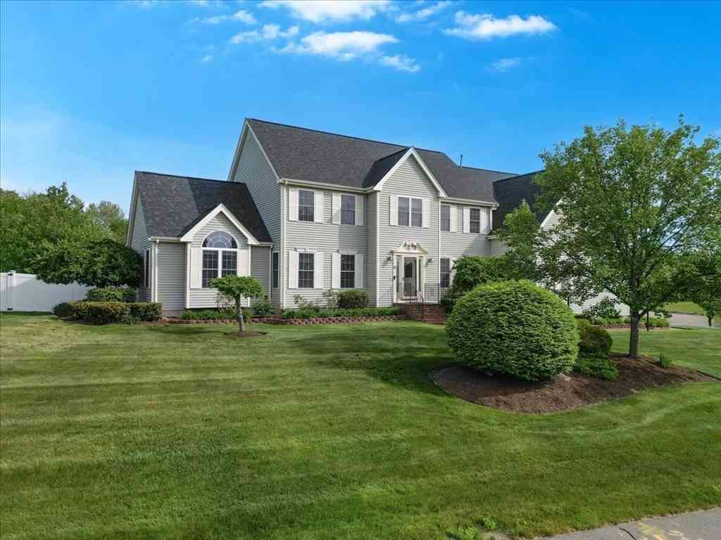 Homes For Sale - 11 Copper Beech<br/> Plymouth County, West Bridgewater, MA 02379