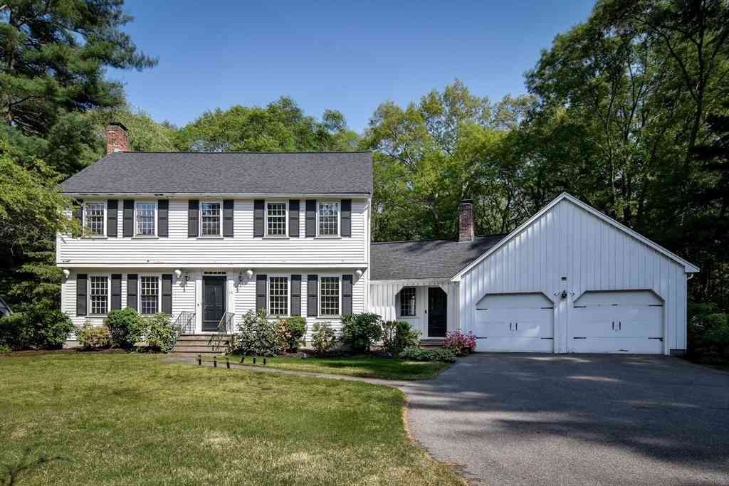 Homes For Sale - 15 Juniper Lane<br/> Dover, MA 02030