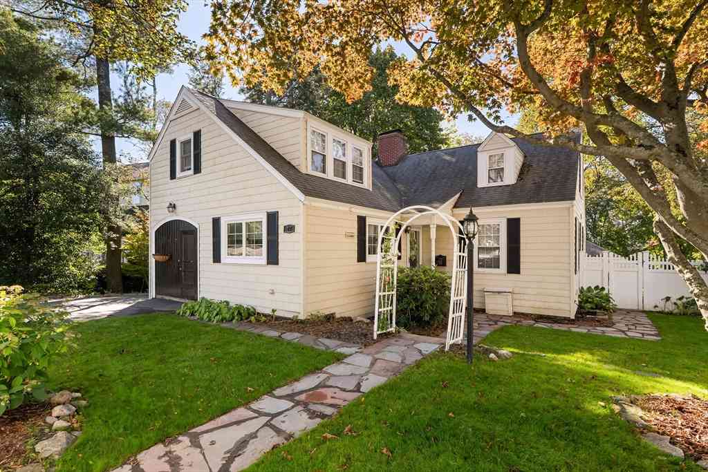 Homes For Sale - 27 Park Circle<br/> Arlington, MA 02476