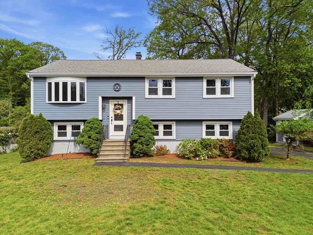Homes For Sale - 6 Valerie Ave<br/> Middlesex County, Billerica, MA 01821