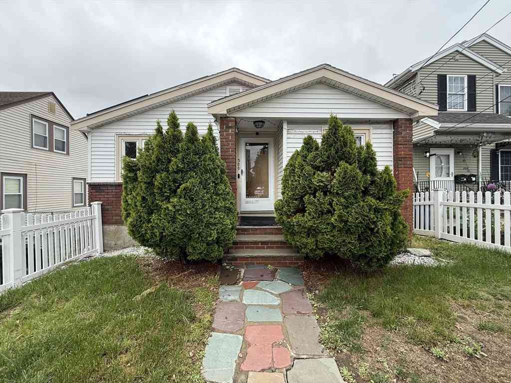 Apartment For Rent - 300 Mountain Ave #2<br/> Revere, MA 02151