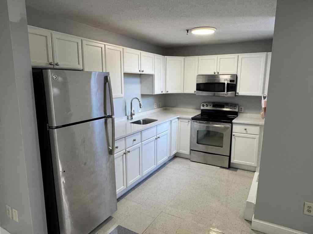 Condo For Rent - 46 Amesbury #3A<br/> Lawrence, MA 01840