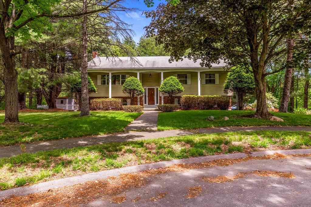 Homes For Sale - 15 Conestoga Rd<br/> Lexington, MA 02421