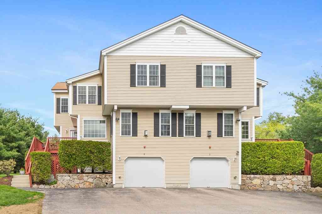 Condo For Sale - 4 Paul Revere Path #4<br/> Middlesex County, Hopkinton, MA 01748