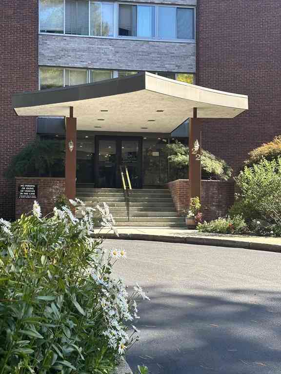 Condo For Sale - 22 Chestnut Pl #306<br/> Brookline, MA 02445