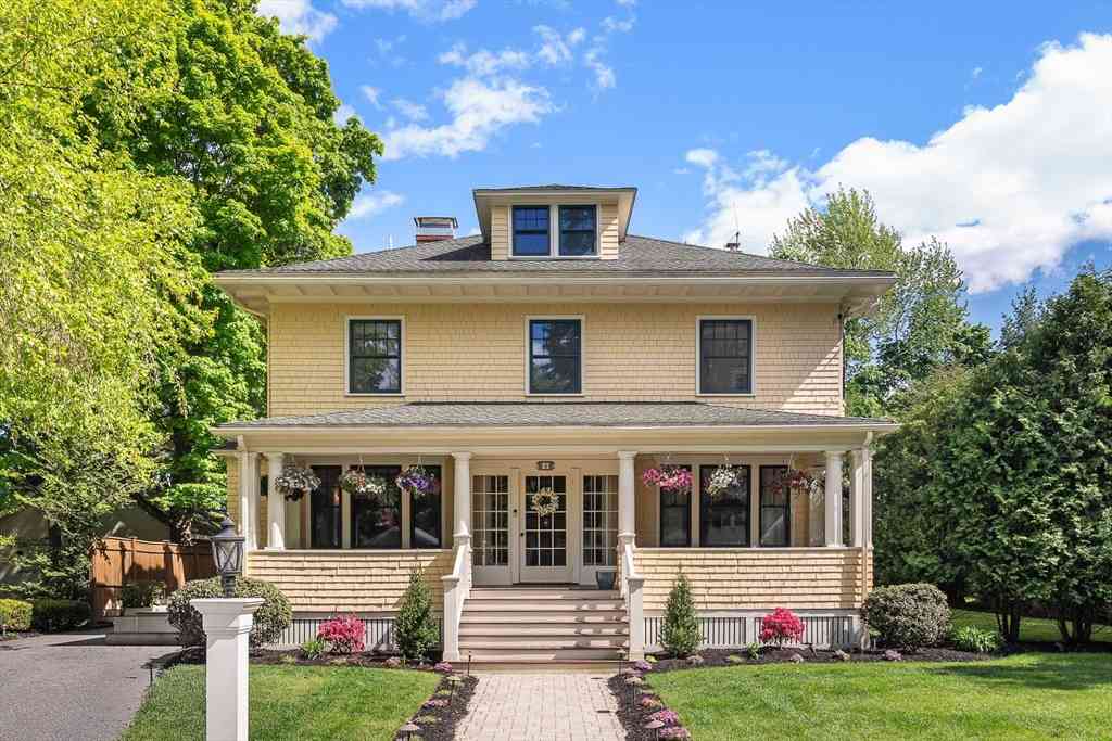 Homes For Sale - 4 Lawrence St<br/> Winchester, MA 01890