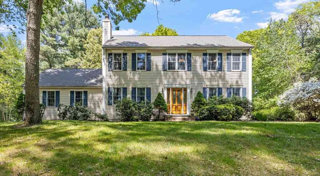 Homes For Sale - 8 Johnson Dr<br/> Plymouth County, Lakeville, MA 02347