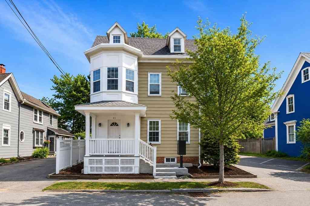Multifamily For Sale - 44 Charnock St<br/> Essex County, Beverly, MA 01915