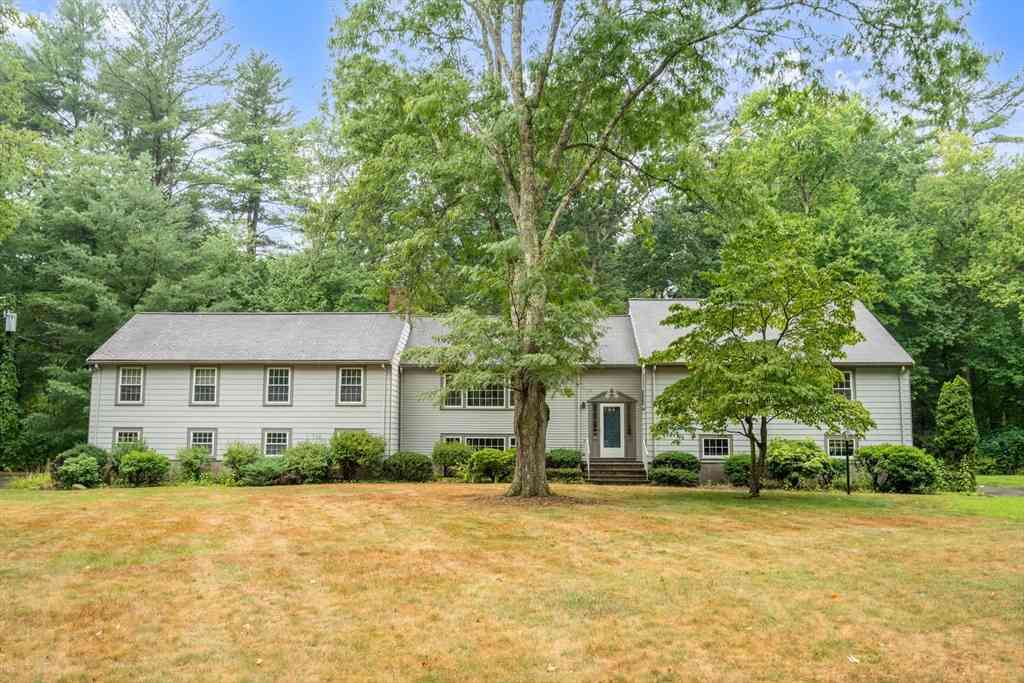 Homes For Rent - 10 Radcliffe Rd<br/> Weston, MA 02493