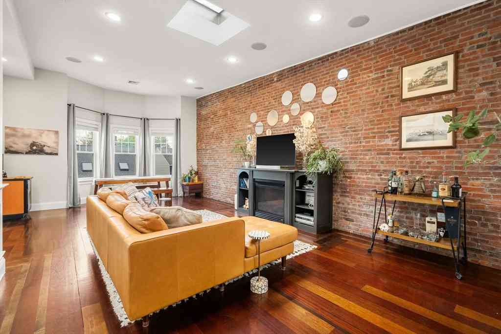 Condo For Sale - 133 I St #3<br/> Boston, MA 02127